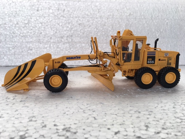 KOMATSU GD 655 MOTOR GRADER. Scale 1:50