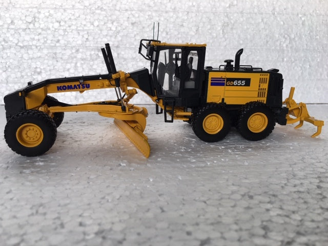 KOMATSU GD655-6 MOTOR GRADER. Scale 1:50