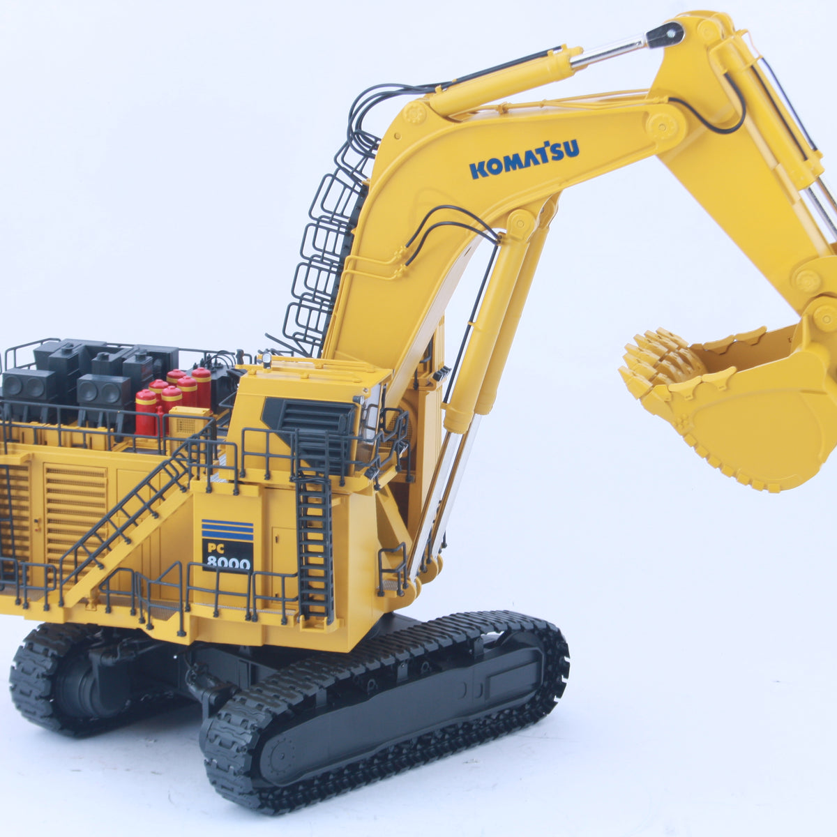 KOMATSU PC8000-6 BACKHOE. Scale 1:50