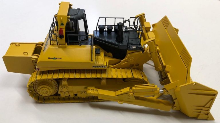 KOMATSU D575 A3 Dozer. 1:50 scale. £150.00 deposit required. Price TBC.