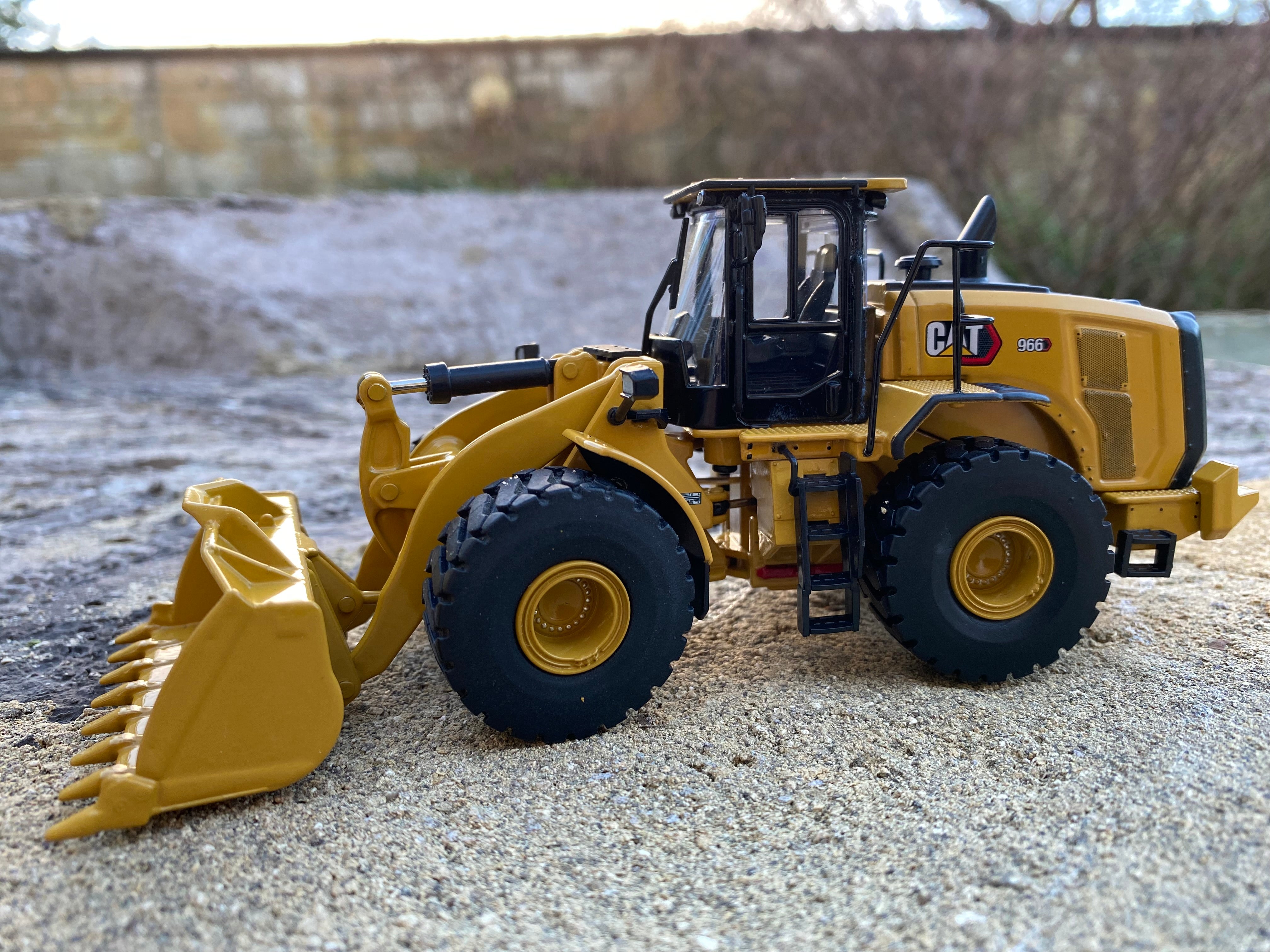 CAT 966 Wheeled Loader. 1:50 scale