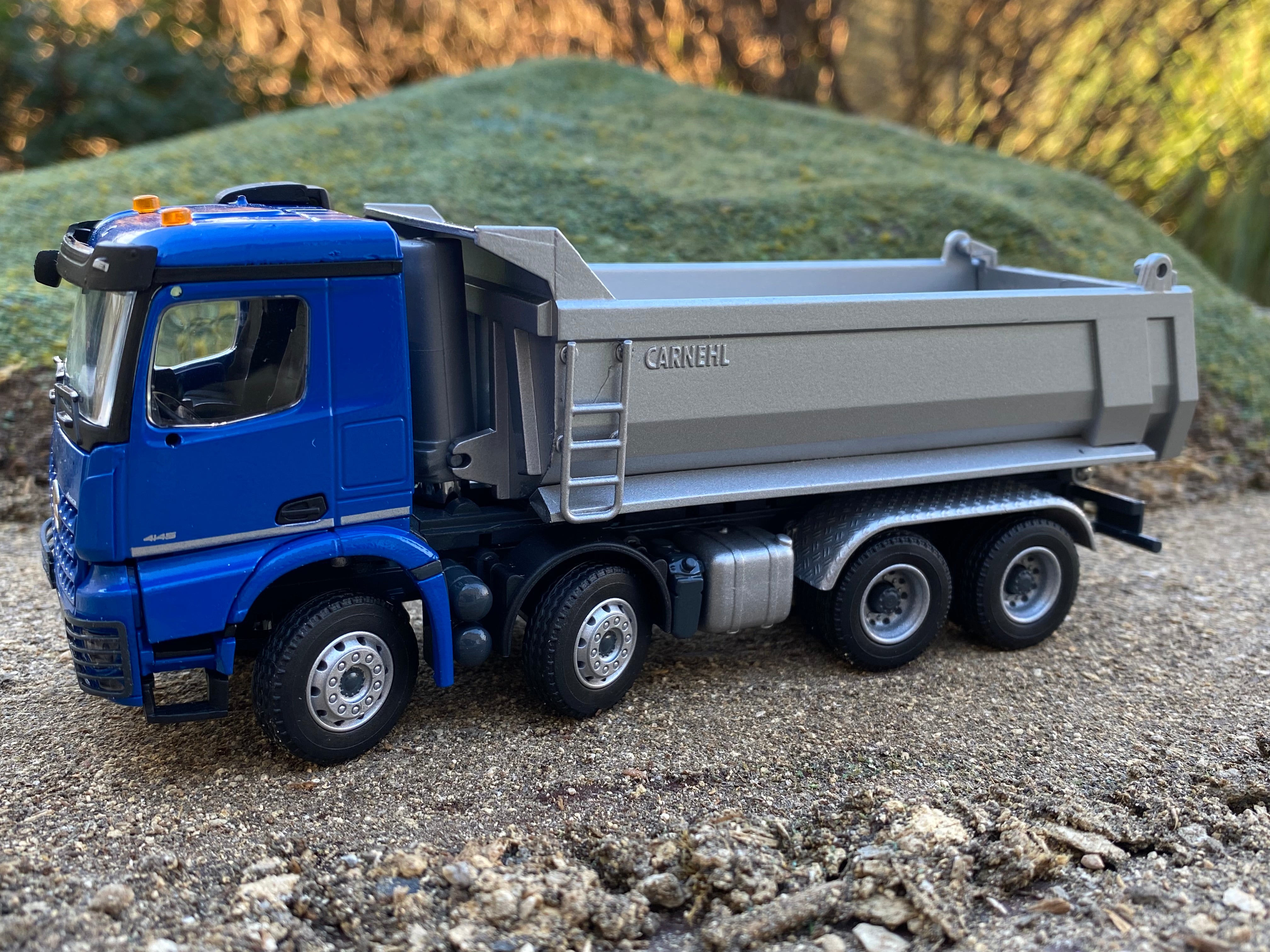 Mercedes-Benz Arocs with Carnehl tipper. 1:50 scale