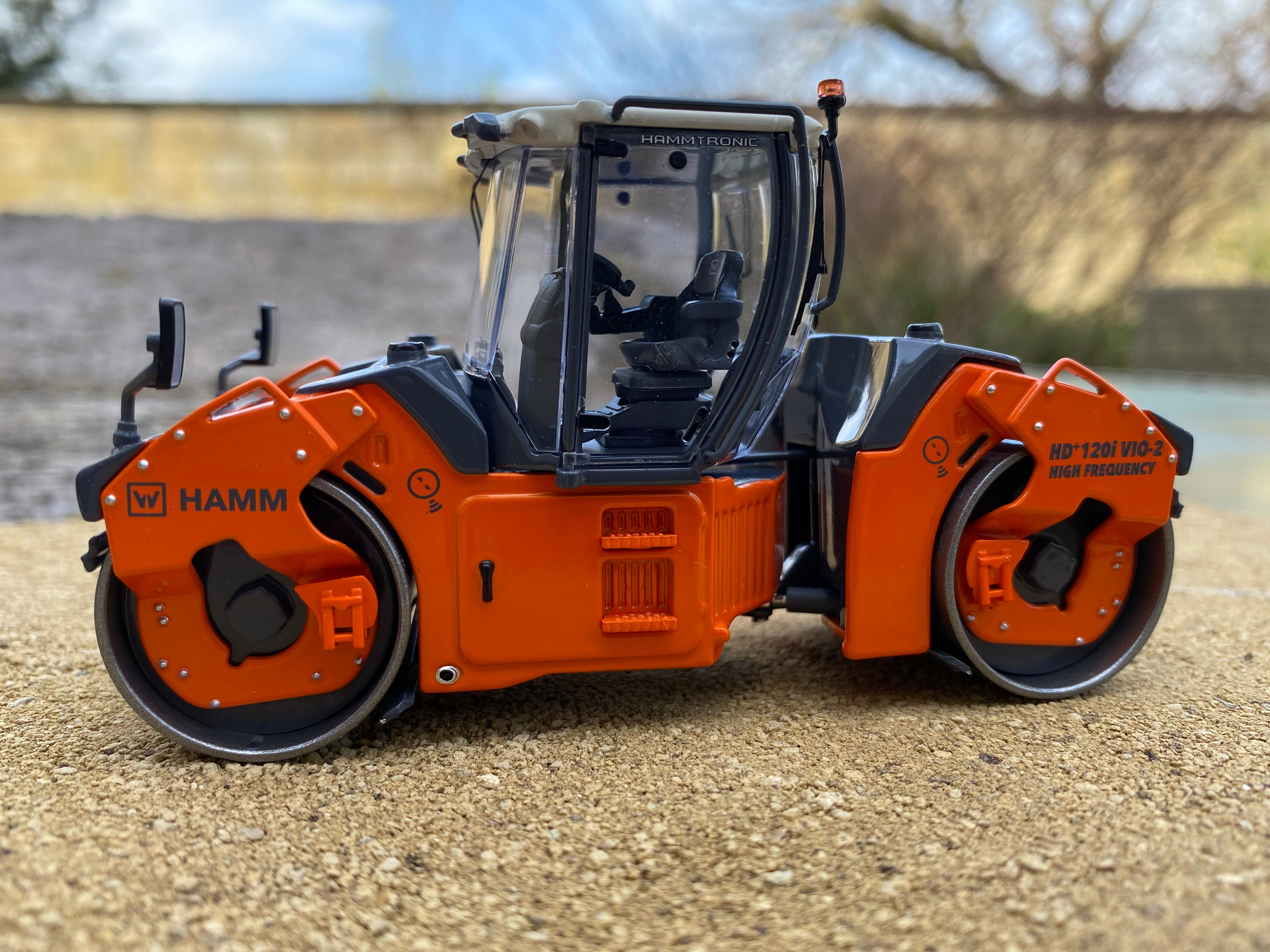 HAMM HD+ 120i VIO-2 HF Tandem Roller. 1:50 scale