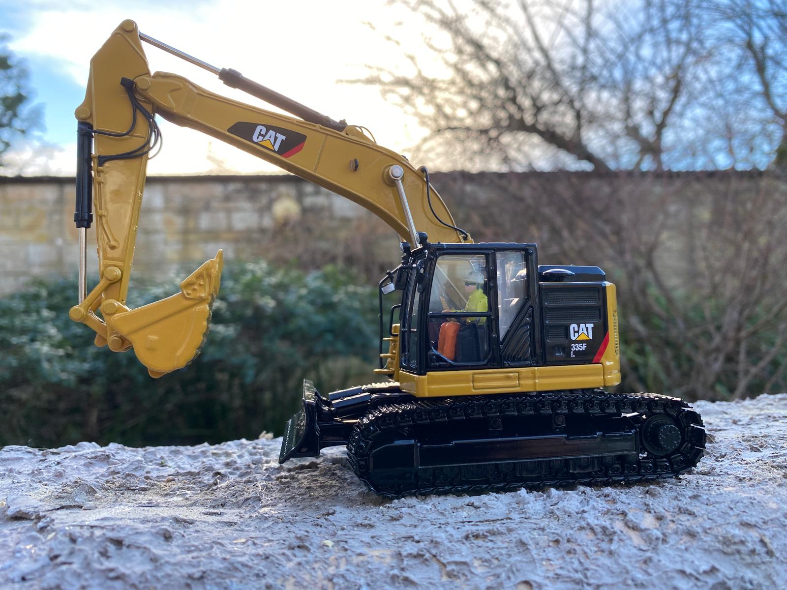 CAT 335F L CR HYDRAULIC EXCAVATOR. Scale 1:50